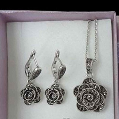 Conjunto colar e brincos c/ cristais cinzentos (marcasita - rosa)