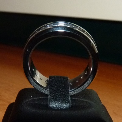 Anel / aliança de aço inoxidável cor prata com pedras zircônia cúbica