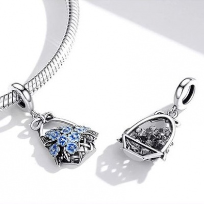 Conta pingente de prata 925 (cesto flores azuis)