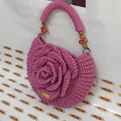 Bolsa em crochê feita à mão (mega rosa)