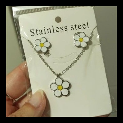 Conjunto pingente / pendente + brincos de aço inoxidável (margaridas)