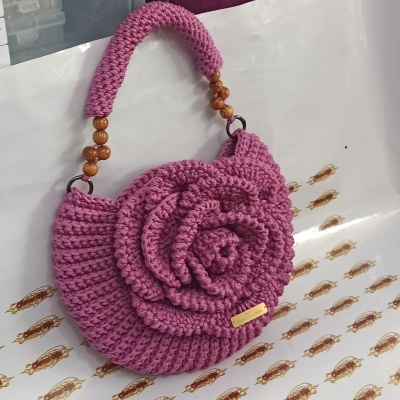 Bolsa em crochê feita à mão (mega rosa)