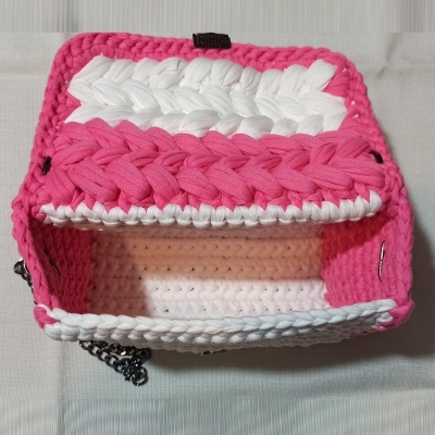 Bolsa em crochê feita à mão (branca & rosa)