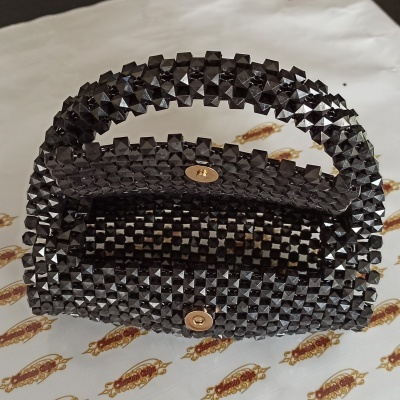 Bolsa de contas feita à mão (preta - Beaded bag)