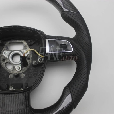 Volante Audi   A3 8P A4 B7 A5 8T 8F A6 C6 Q5 8R Q7 4L COM PATILHAS