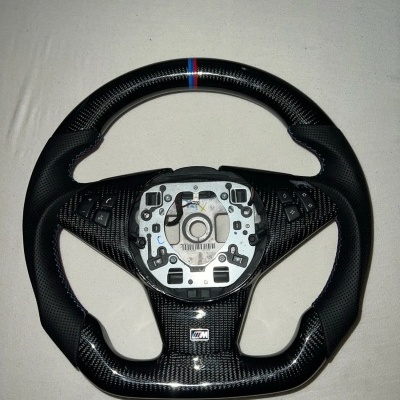 Volante BMW E60/E61     E63/E64  Sem Patilhas Carbono BMW E60/E61     E63/E64  Com ou Sem Patilhas