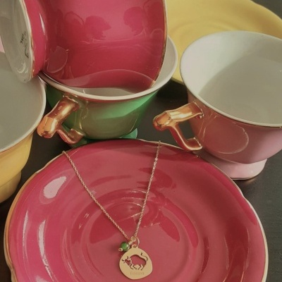 Colar Signo Touro Prata 925 c/ Banho de Ouro  e Pingente Jade Verde