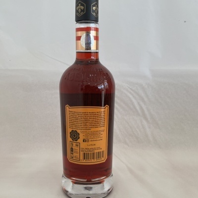 Abelhinha Malagueta - Aguardente com Mel e Malagueta