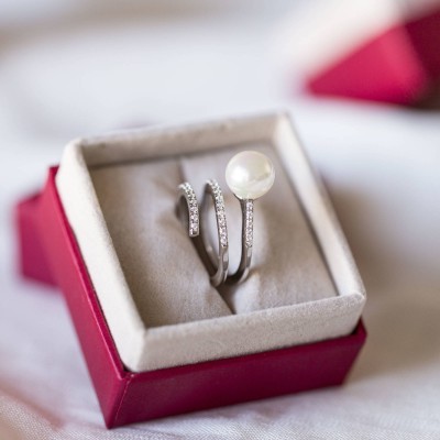 Anel Prata, Pérola e Zircónias