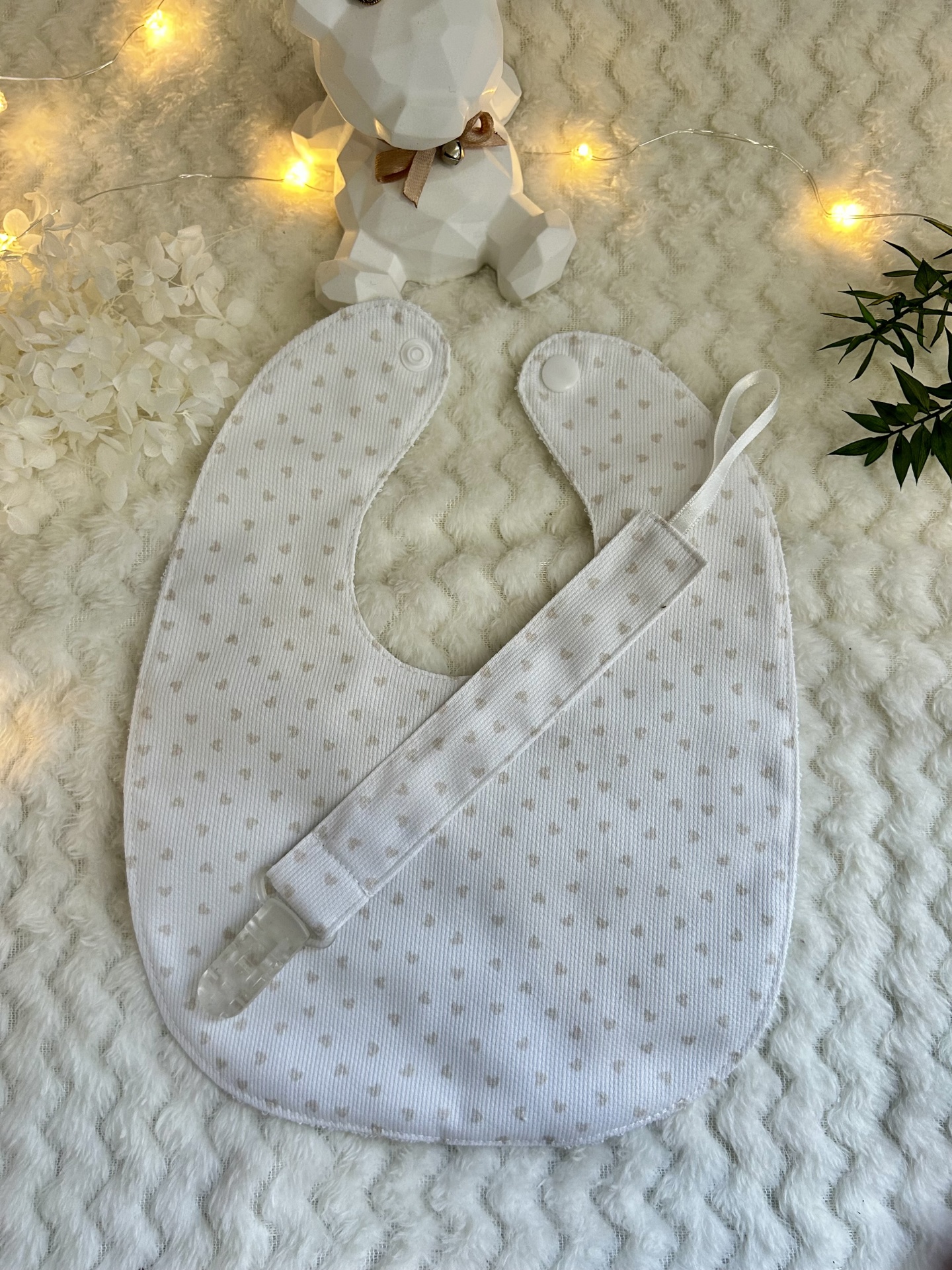 CONJUNTO BABETE E PRENDE CHUPETA CORAÇÕES