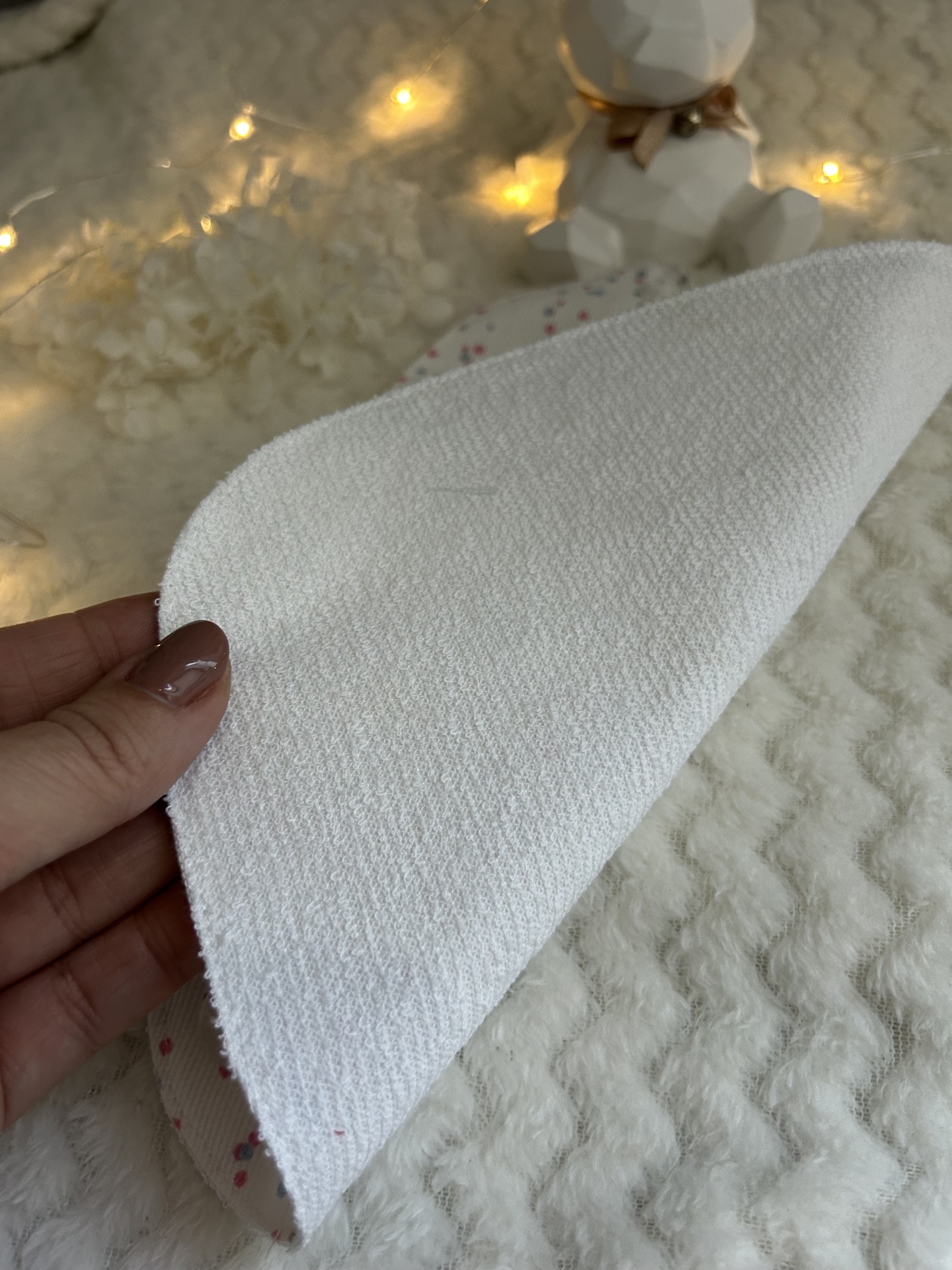 CONJUNTO BABETE E PRENDE CHUPETA PINTAS COLORIDAS