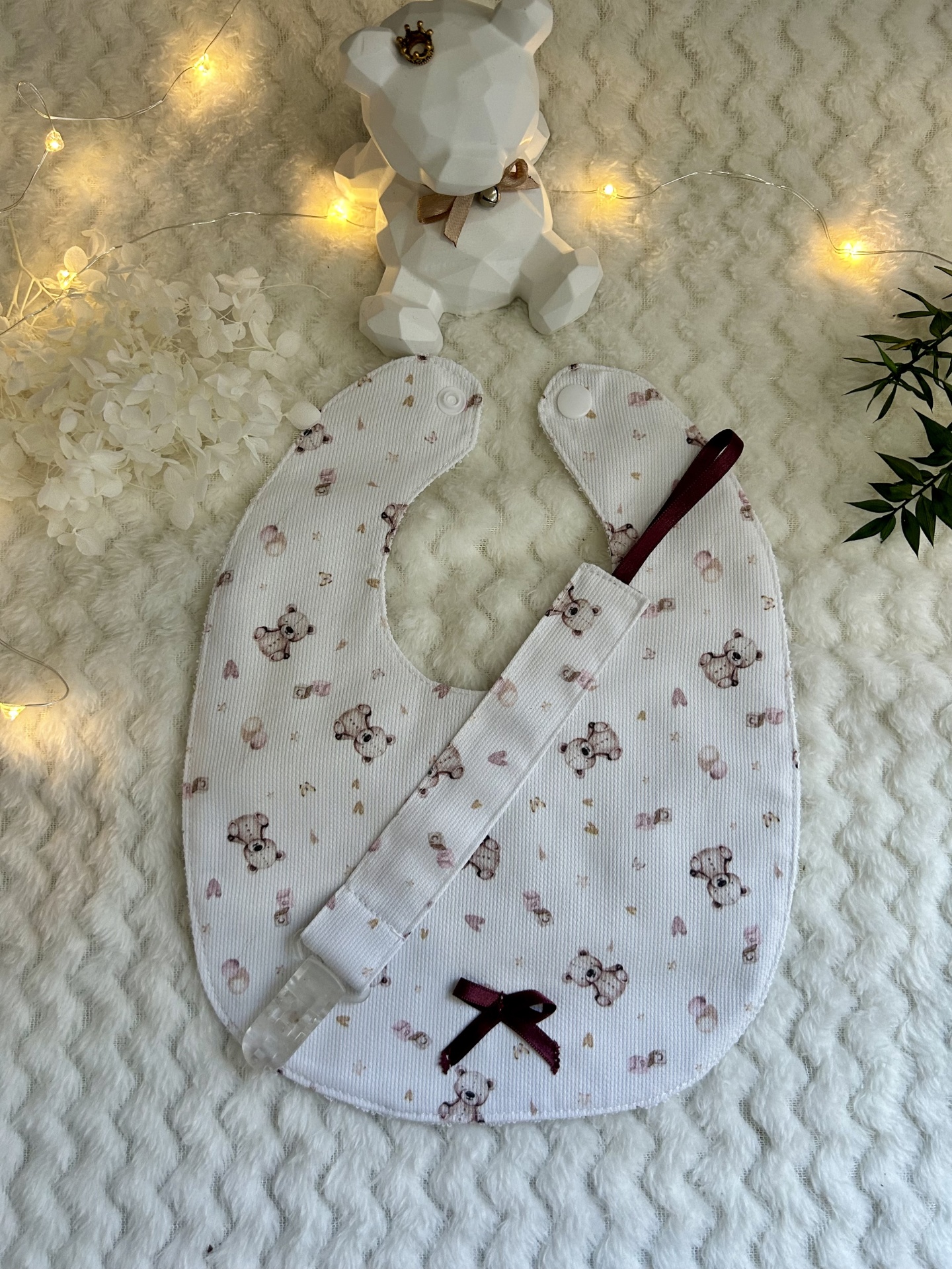 CONJUNTO BABETE E PRENDE CHUPETA URSOS COM LAÇO BORDÔ