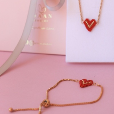 Conjunto de colar e pulseira coração