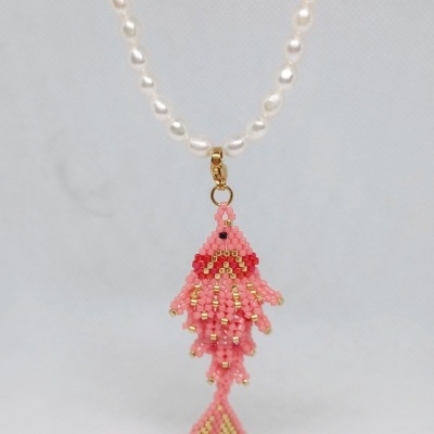 Colar pérolas  peixe