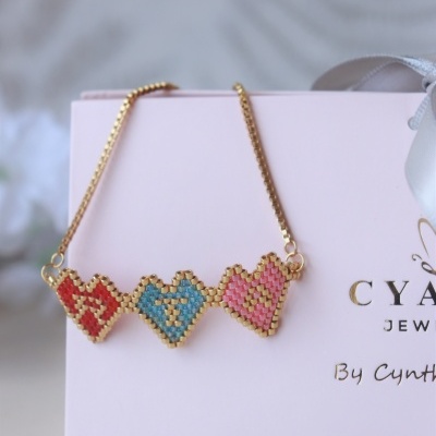 Pulseira de corações personalizada