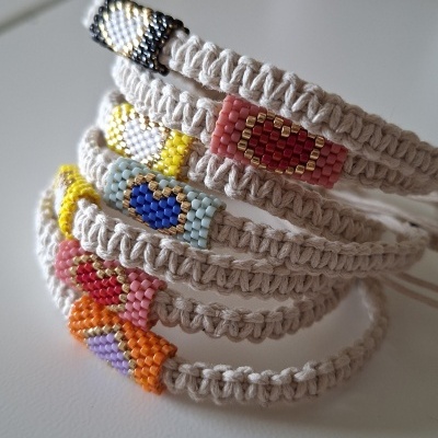 Pulseira tecida coração