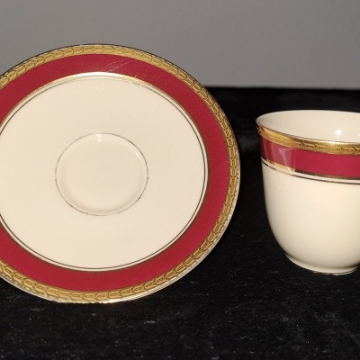 Conjunto de café vintage H&Co Bavaria anos 60 – Porcelana alemã com detalhes em vermelho e ouro puro para 6 pessoas / H&Co Bavaria 60s Vintage Coffee Set – German Porcelain with Red and Pure Gold Accents for 6 People
