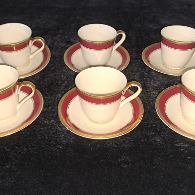 Conjunto de café vintage H&Co Bavaria anos 60 – Porcelana alemã com detalhes em vermelho e ouro puro para 6 pessoas / H&Co Bavaria 60s Vintage Coffee Set – German Porcelain with Red and Pure Gold Accents for 6 People