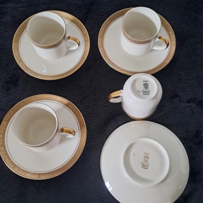 Conjunto de café vintage Bavaria Schumann Arzberg anos 60 – Porcelana alemã com decoração em ouro puro para 4 pessoas /Bavaria Schumann Arzberg Vintage Coffee Set 60s – German Porcelain with Pure Gold Decoration for 4 People