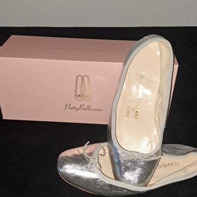 Sapatilhas Bailarina Femininas Flavio Castellani Prateadas – Exclusivas e Elegantes, Tamanho 37, Novas com Caixa Original/Women's Ballerina Slippers Flavio Castellani Silver – Exclusive and Elegant, Size 37, New with Original Box