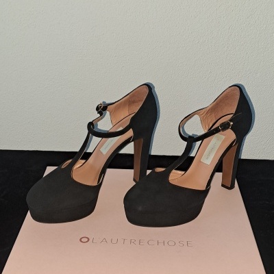 Sapatos Femininos L’Autre Chose em Camurça Preta – Elegância Italiana Vintage, Tamanho 36, Como Novos / L'Autre Chose Women's Shoes in Black Suede – Vintage Italian Elegance, Size 36, Like New