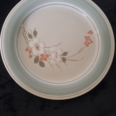 Conjunto de 4 Pratos Decorados para Mesa – Aptos para Forno e Micro-ondas /Set of 4 Decorated Plates for Table – Suitable for Oven and Microwave