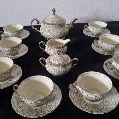Serviço de chá vintage Mitterteich Bavaria anos 50 em porcelana com detalhes em prata - Conjunto para 10 pessoas/ Mitterteich Bavaria 50s Vintage Tea Set in Porcelain with Silver Accents – Set for 10 people