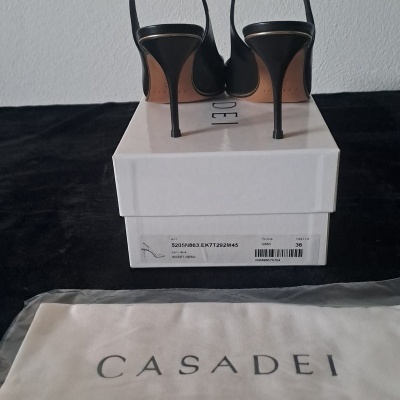 Sapatos Femininos Casadei em Couro Preto – Italianos, Elegantes, Tamanho 36, Novos com Caixa Original /Casadei Women's Shoes in Black Leather – Italian, Elegant, Size 36, New with Original Box