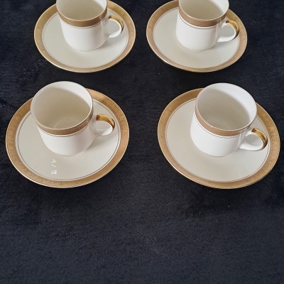 Conjunto de café vintage Bavaria Schumann Arzberg anos 60 – Porcelana alemã com decoração em ouro puro para 4 pessoas /Bavaria Schumann Arzberg Vintage Coffee Set 60s – German Porcelain with Pure Gold Decoration for 4 People