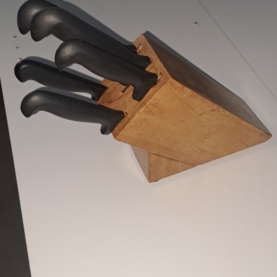 Conjunto de blocos de 5 facas, novo / Knife block set, new