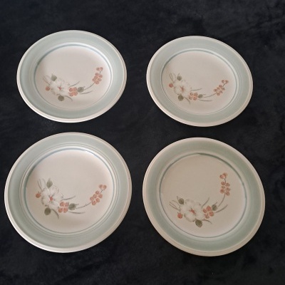 Conjunto de 4 Pratos Decorados para Mesa – Aptos para Forno e Micro-ondas /Set of 4 Decorated Plates for Table – Suitable for Oven and Microwave