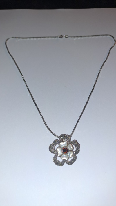 Colar Vintage com Pendente em Prata e Pedras Semipreciosas – Artesanato Grego Feito à Mão / Vintage Necklace with Pendant in Silver and Semi-Precious Stones – Handmade Greek Crafts