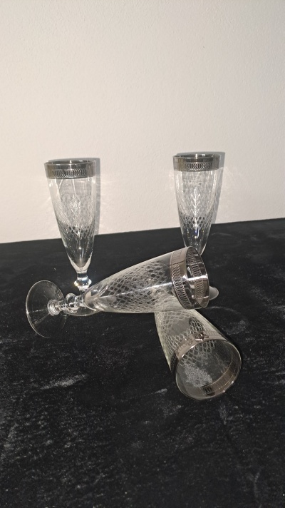 Conjuntos vintage online de chávenas e copos, peças exclusivas selecionadas / Vintage online tea and coffee sets, selected unique pieces