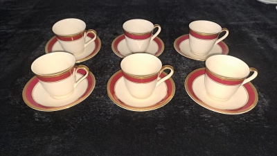 Conjunto de café vintage H&Co Bavaria anos 60 – Porcelana alemã com detalhes em vermelho e ouro puro para 6 pessoas / H&Co Bavaria 60s Vintage Coffee Set – German Porcelain with Red and Pure Gold Accents for 6 People