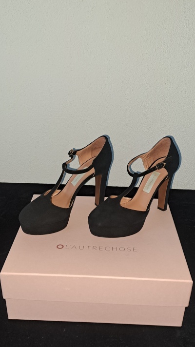 Sapatos Femininos L’Autre Chose em Camurça Preta – Elegância Italiana Vintage, Tamanho 36, Como Novos / L'Autre Chose Women's Shoes in Black Suede – Vintage Italian Elegance, Size 36, Like New
