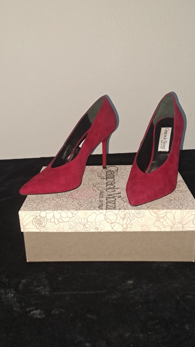 Sapatos de alta moda online, peças exclusivas selecionadas / Luxury fashion shoes online, selected unique pieces
