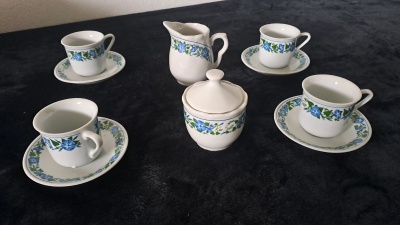 Conjunto pequeno de café para 4 pessoas / Small coffee set for 4