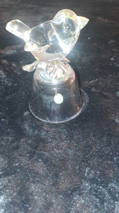 Sino de vidro em forma de pássaro / Glass bell in the shape of a bird