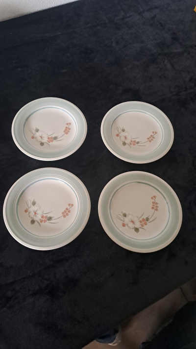 Conjunto de 4 Pratos Decorados para Mesa – Aptos para Forno e Micro-ondas /Set of 4 Decorated Plates for Table – Suitable for Oven and Microwave