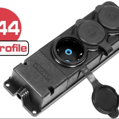 Caixa tipo schuko com 1 a 4 tomadas fêmea 16A IP44 borracha preto IN BN35