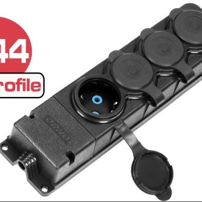 Caixa tipo schuko com 1 a 4 tomadas fêmea 16A IP44 borracha preto IN BN35