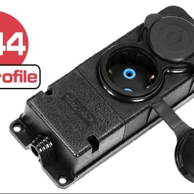 Caixa tipo schuko com 1 a 4 tomadas fêmea 16A IP44 borracha preto IN BN35