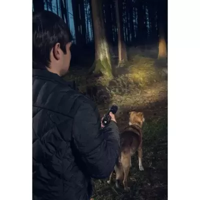 Lanterna de Mão VARTA Night Cutter F30R 700 Lumen Lanterna Recarregável