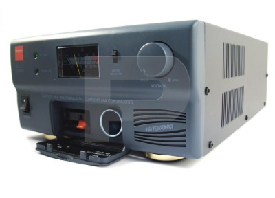 Fonte de Alimentação  220VAC  DIAMOND GZV-4000 13.8VDC