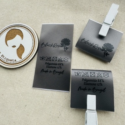 Etiquetas Alta Definição | Glossy | 3.5 cm Largura | Dobradas | Logo Horizontal Etiquetas Alta Definição | Glossy | 3.5 cm Largura | Dobradas | Logo Horizontal