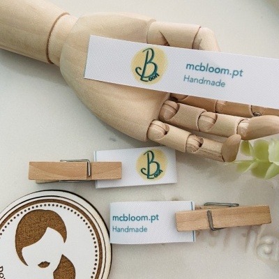 Etiquetas Alta Definição | MATTE | 1,5 cm largura | Dobradas | Logo Vertical