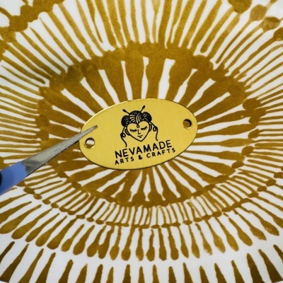 Etiquetas em Trafolite Dourado / Preto 1,6 mm | Largura máxima 3 cm | Personalizáveis | Ovais