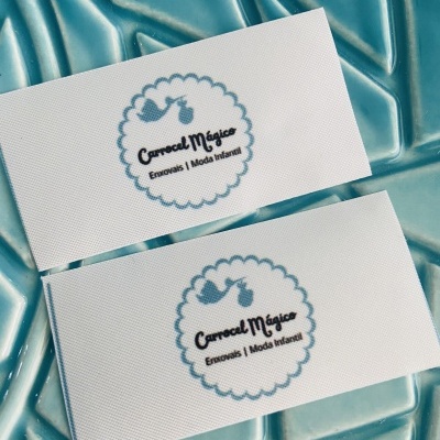 Etiquetas Alta Definição | MATTE | 3 cm Largura |  Planas | Logo horizontal