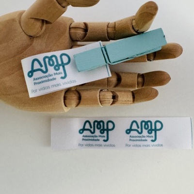 Etiquetas Alta Definição | Glossy | 1,5 cm Largura | Dobradas | Logotipo Vertical