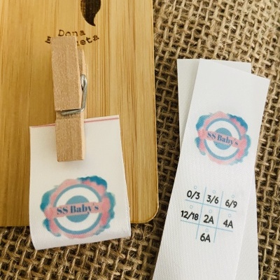 Etiquetas Alta Definição | Glossy | 3 cm Largura | Dobradas | Logótipo + Opções Tamanhos